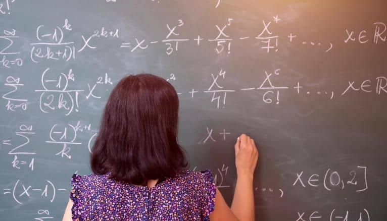 MATHEMATIQUE APPLIQUEES A L'ASSURANCE